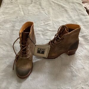 NWT Frye lace up short boot leather size 6